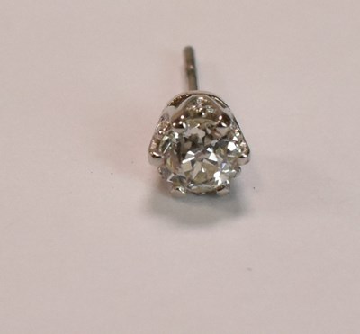 Lot 409 - A yellow metal single diamond ear stud, the...