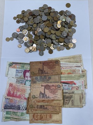 Lot 505 - A quantity of world coins and bank notes.