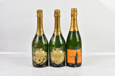Lot 2740 - CHAMPAGNE; a bottle of Veuve Clicquot Brut,...