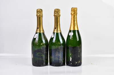 Lot 2740 - CHAMPAGNE; a bottle of Veuve Clicquot Brut,...