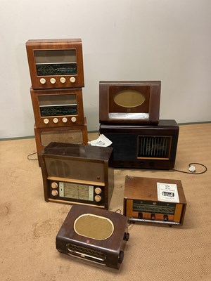 Lot 141 - A collection of vintage valve radios/tuners to...