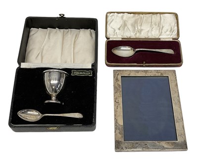 Lot 1188 - An Edward VII hallmarked silver photograph...