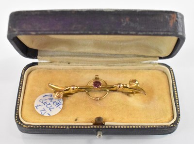 Lot 1296 - An Edwardian 9ct yellow gold garnet set bar...