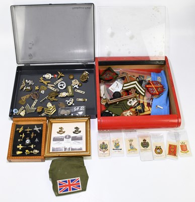 Lot 398 - A collection of military badges and buttons to...