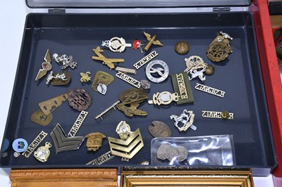 Lot 398 - A collection of military badges and buttons to...