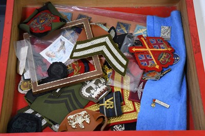 Lot 398 - A collection of military badges and buttons to...