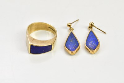 Lot 159 - A contemporary 9ct yellow gold and lapis...