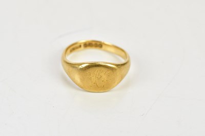 Lot 80 - An 18ct yellow gold signet ring with engraved...