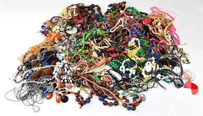 Lot 1135 - A large quantity of costume jewellery to...