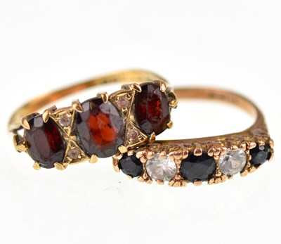 Lot 1020 - A 9ct gold ring set with three graduated...