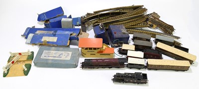 Lot 260 - HORNBY DUBLO; a selection of OO Gauge...