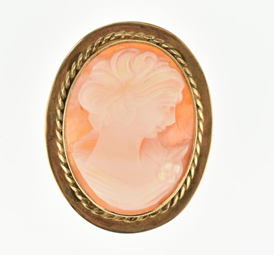 Lot 1072 - A carved shell cameo brooch, head and...