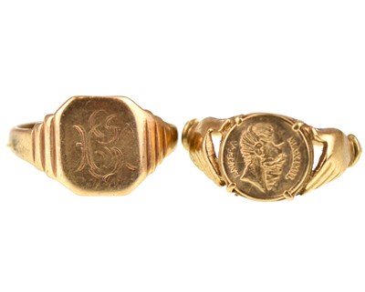 Lot 1026 - Two 9ct gold rings comprising a signet ring in...