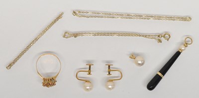 Lot 1340 - A 9ct yellow gold necklace (af), a pair of 9ct...