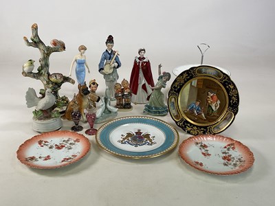 Lot 283 - A collection of ceramics figures and plates,...