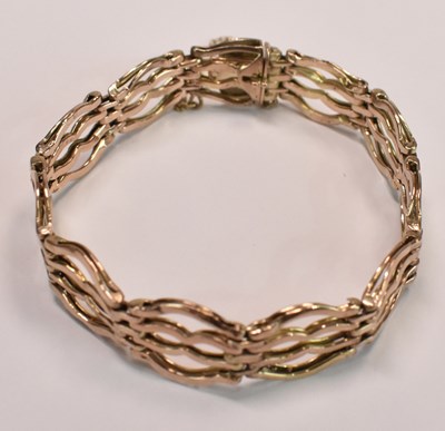 Lot 602 - A 9ct yellow gold four bar gate link bracelet,...