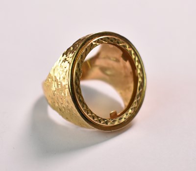 Lot 611 - A 9ct yellow gold sovereign ring mount (mount...