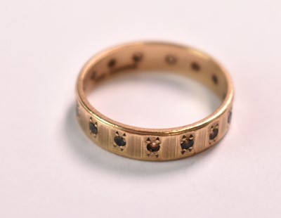 Lot 637 - A 9ct yellow gold wedding band, size O 1/2,...