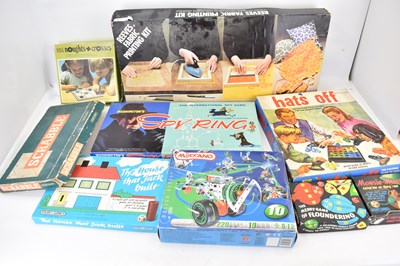 Lot 640 - A group of mixed vintage children's toys...