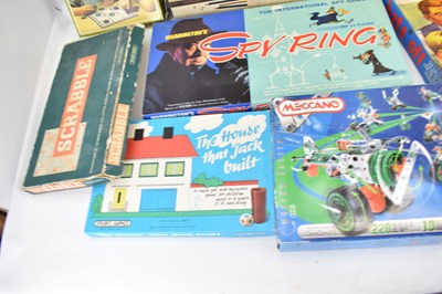 Lot 640 - A group of mixed vintage children's toys...