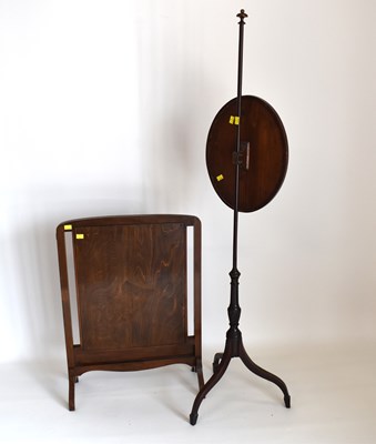 Lot 34 - An Edwardian adjustable pole screen with oval...