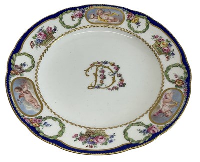 Lot 587 - A late 18th/early 19th century porcelain plate...