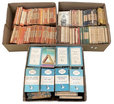 Lot 420 - A large quantity of Penguin, Pelican etc...