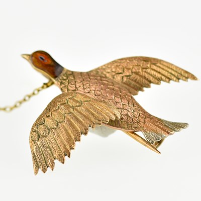 Lot 1062 - A vintage 9ct gold brooch in the form of a...
