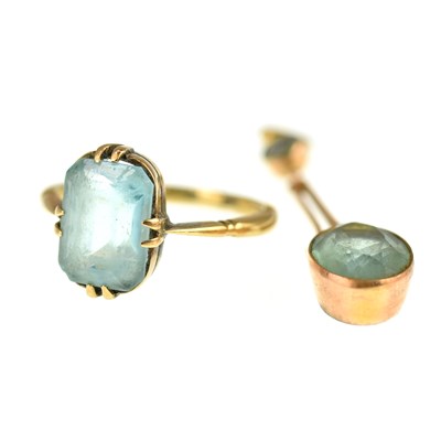 Lot 1112 - A 9ct gold ring set with a baguette-shaped...