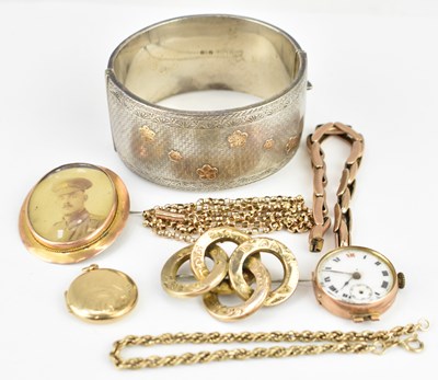 Lot 1117 - Mixed jewellery to include a ladies' 9ct gold...