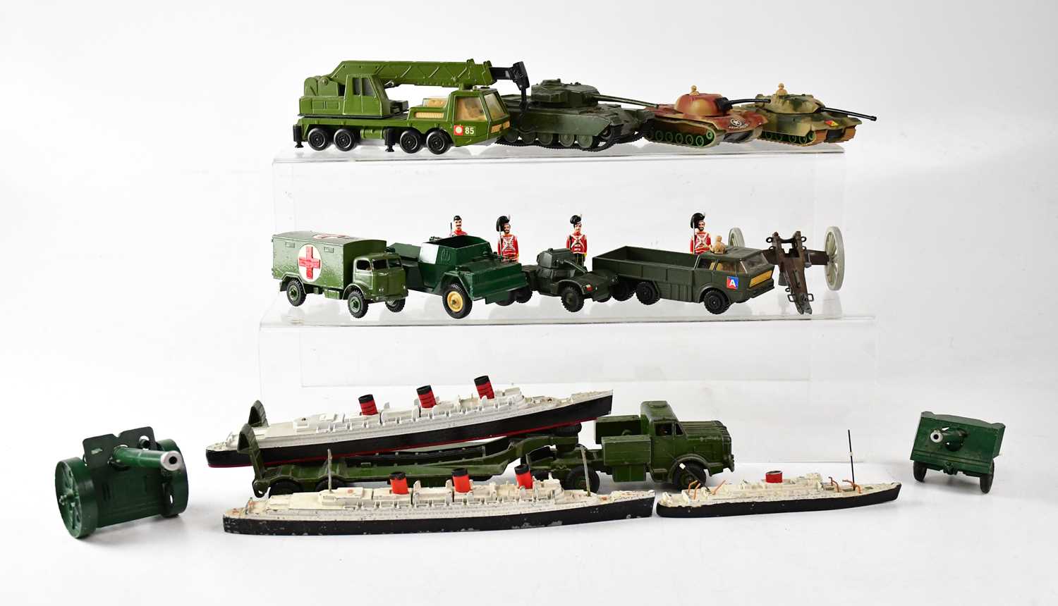 Lot 859 - A collection of diecast military and army...