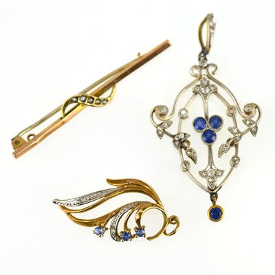 Lot 1089 - An Edwardian diamond and sapphire set open...