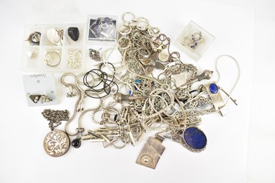 Lot 1126 - A quantity of silver and silver-coloured...