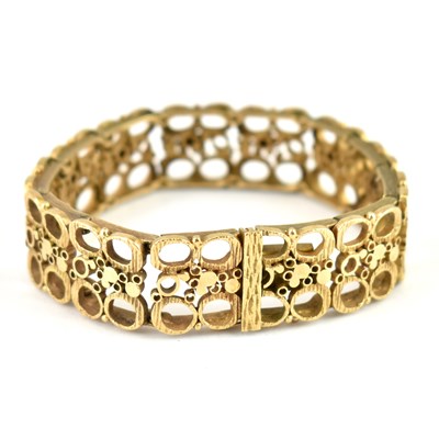 Lot 1051 - A vintage 9ct gold openwork textured link...