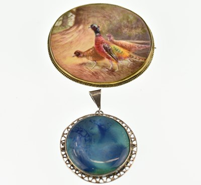 Lot 1156 - A Ruskin polished roundel in a silver necklace...