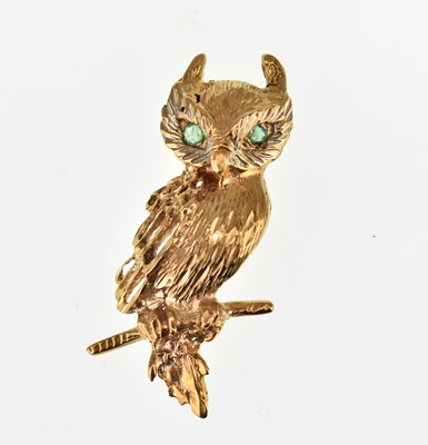 Lot 1064 - A 9ct gold owl brooch with emerald eyes,...