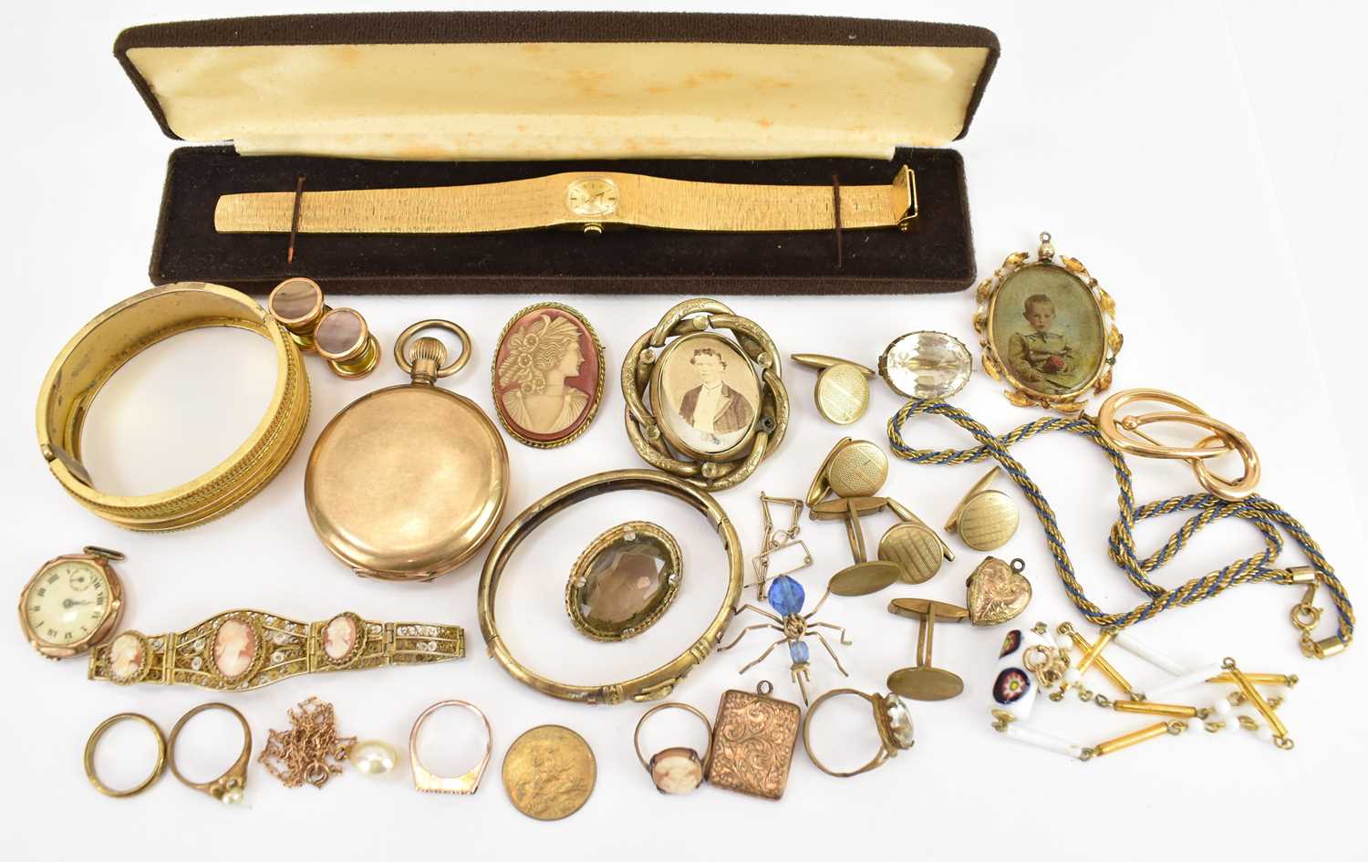Lot 1133 - Various items of gold-plated and