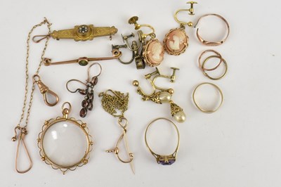 Lot 1118 - Various pieces of 9ct gold jewellery to...