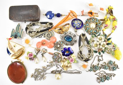 Lot 1140 - A quantity of mixed, mostly contemporary...
