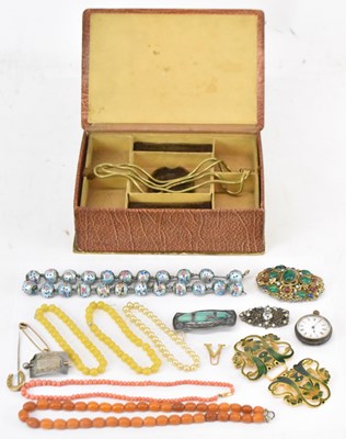 Lot 1363 - A small quantity of costume jewellery...