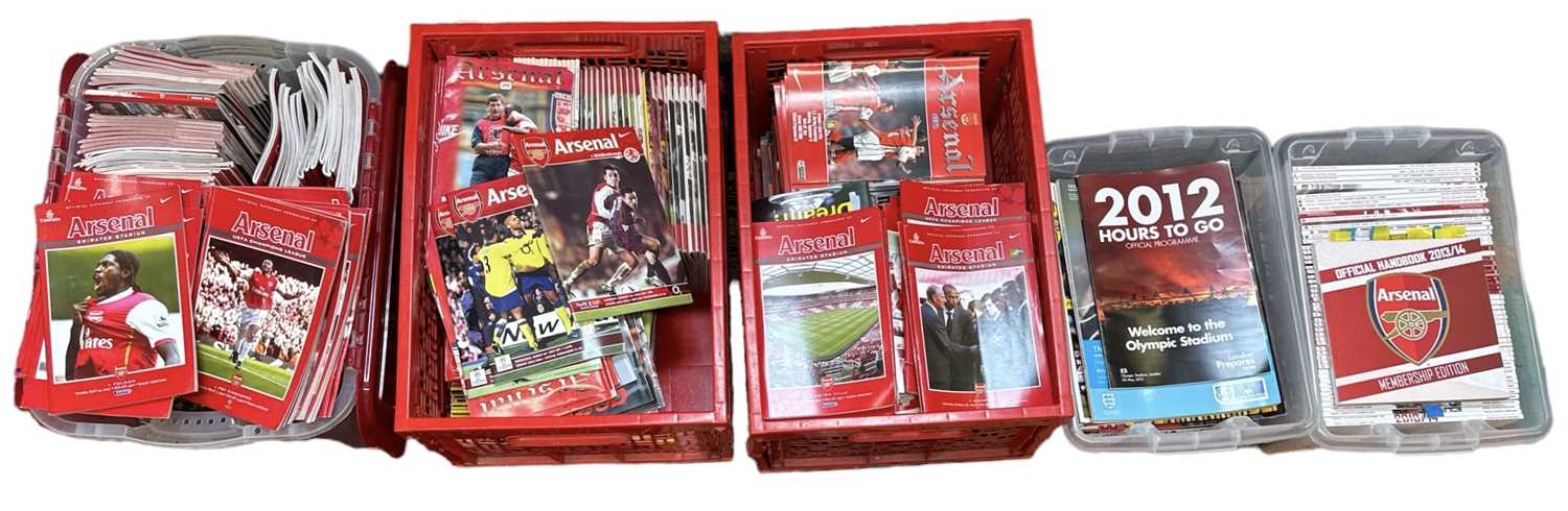 Programme Hut Lot 368 - A large group of modern football programmes,