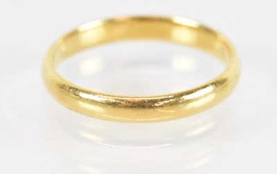 Lot 1260 - A 22ct yellow gold wedding band, size M,...