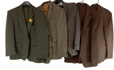 Lot 532 - A group of five gentleman's tweed jackets...