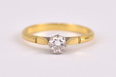 Lot 993 - An 18ct gold ring with claw set diamond,...