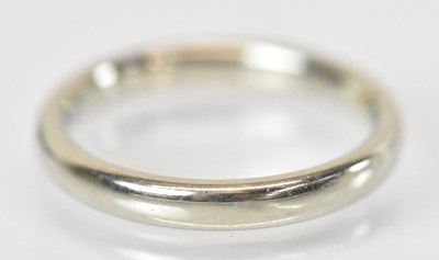 Lot 1273 - An 18ct white gold wedding band, size K,...