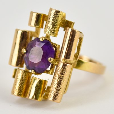 Lot 1023 - A 1970s 9ct gold Modernist ring set with...