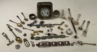 Lot 619 - A small quantity of costume jewellery...