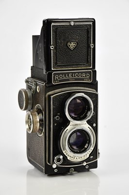 Lot 480 - ROLLEICORD; a Rolleicord V TLR camera, serial...