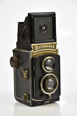 Lot 476 - ROLLEICORD; a Rolleicord Model 1 TLR camera,...