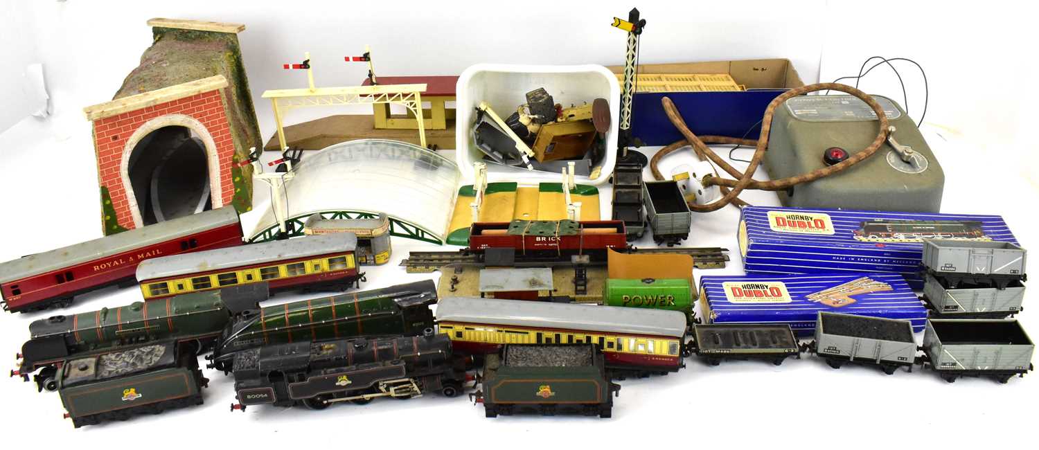 Lot 235 - A collection of model railway engines